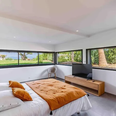 Вилла Palma Giens - Vue Panoramique -piscine Chauffee Mai A Septembre- 4 -garage Йер